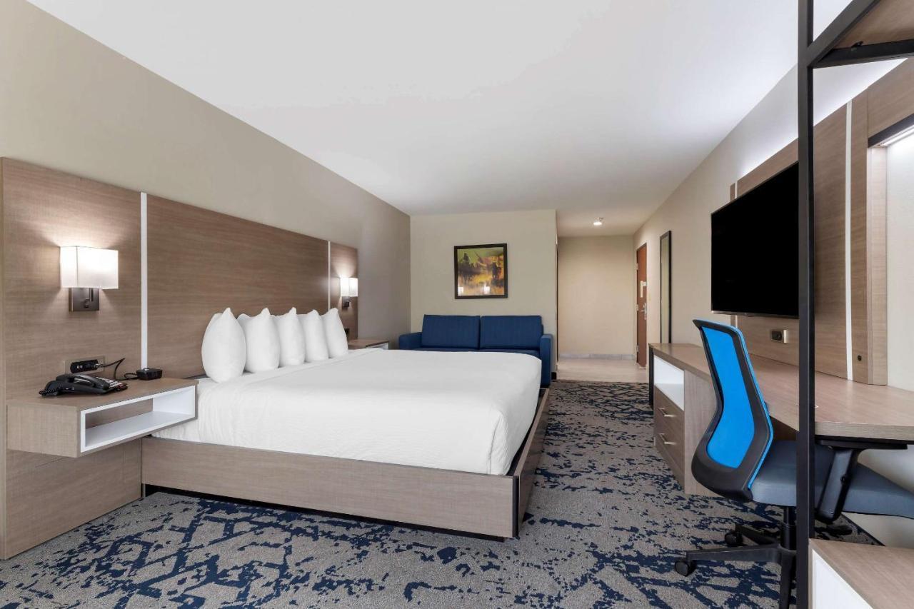 Comfort & Hotel Muskogee